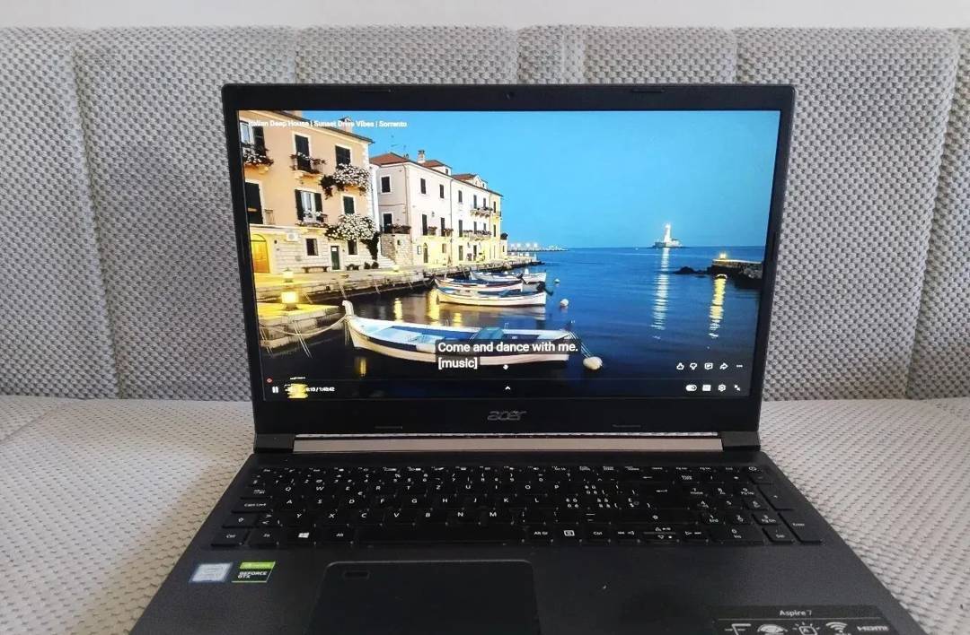 Prenosnik Acer Aspire 7 A715-75G — i7 9750H, 16 GB RAM, 256 GB SSD, GTX 1650