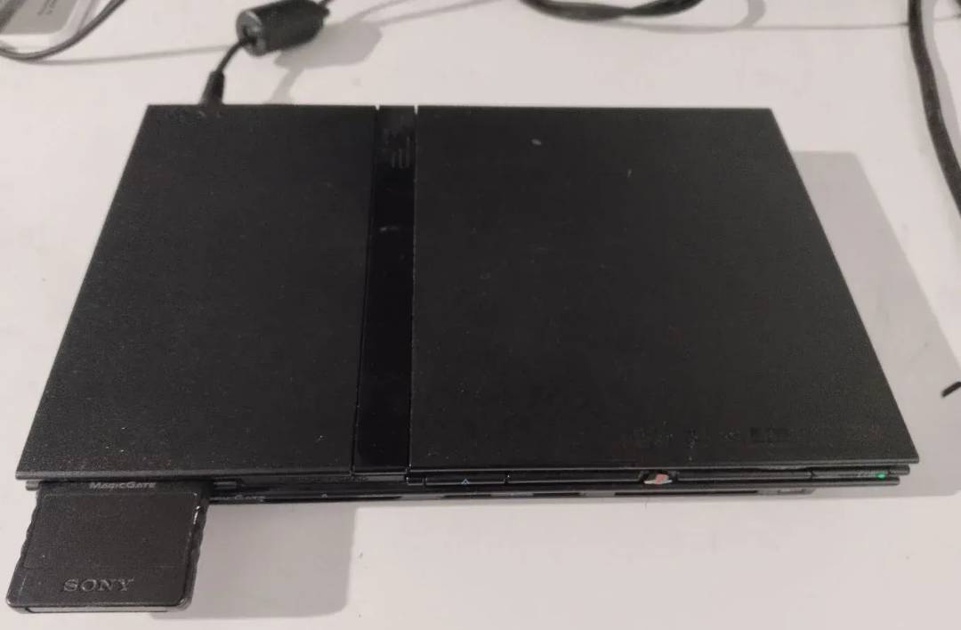 Konzola Sony PlayStation 2 Slim SCPH-75004
