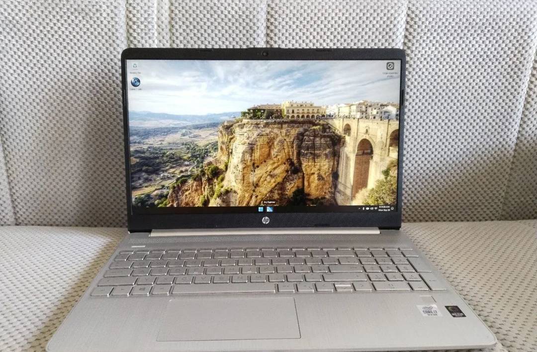 HP 15s-fq1907nz laptop — i7 1065G7, 8 GB RAM, 256 GB SSD