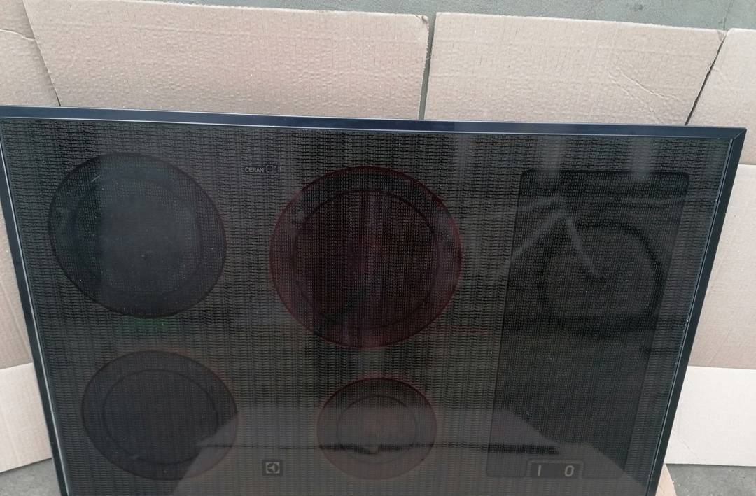 Ugradbena ploča Electrolux VC SL 80 R — ovisna, staklokeramička