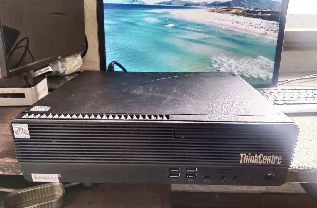 Računalo Lenovo ThinkCentre M90s SFF — i7 10700, 16 GB RAM, 1 TB HDD