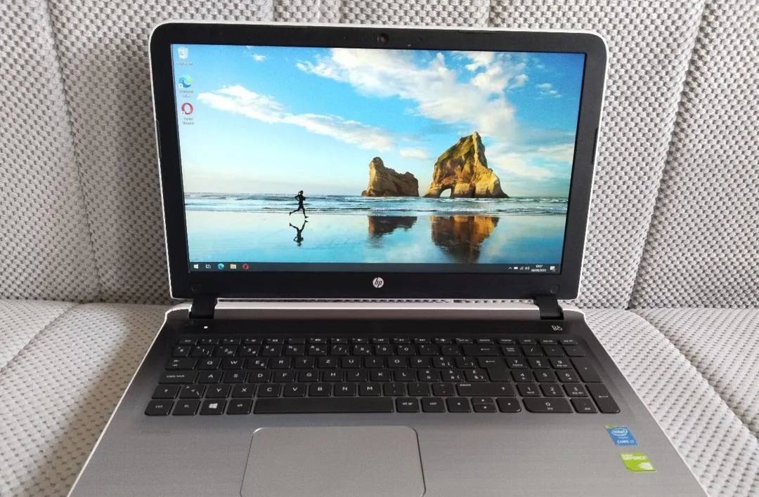Prenosnik HP Pavilion 15-ab277nz — i7 5500U, 16 GB RAM, 1 TB SSHD
