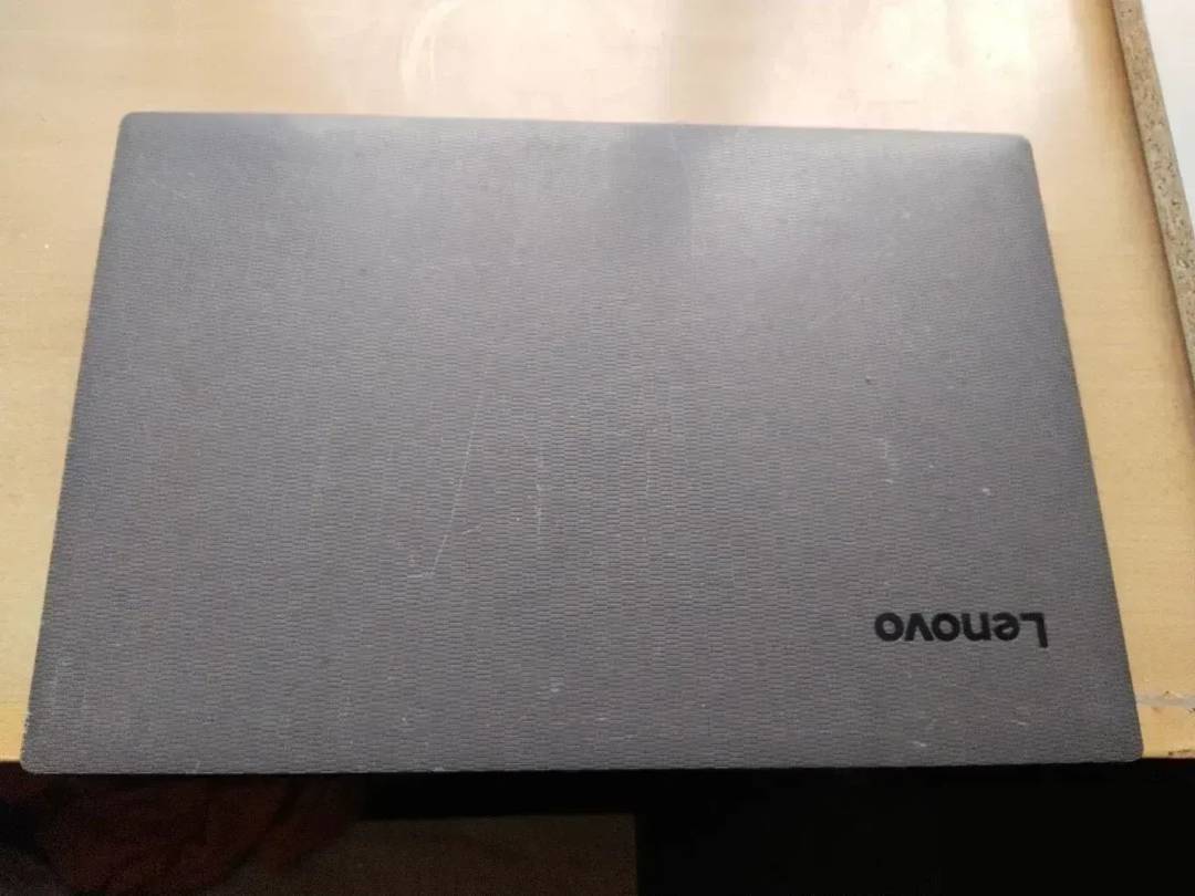 Лаптоп Lenovo V130-15IKB (за части)