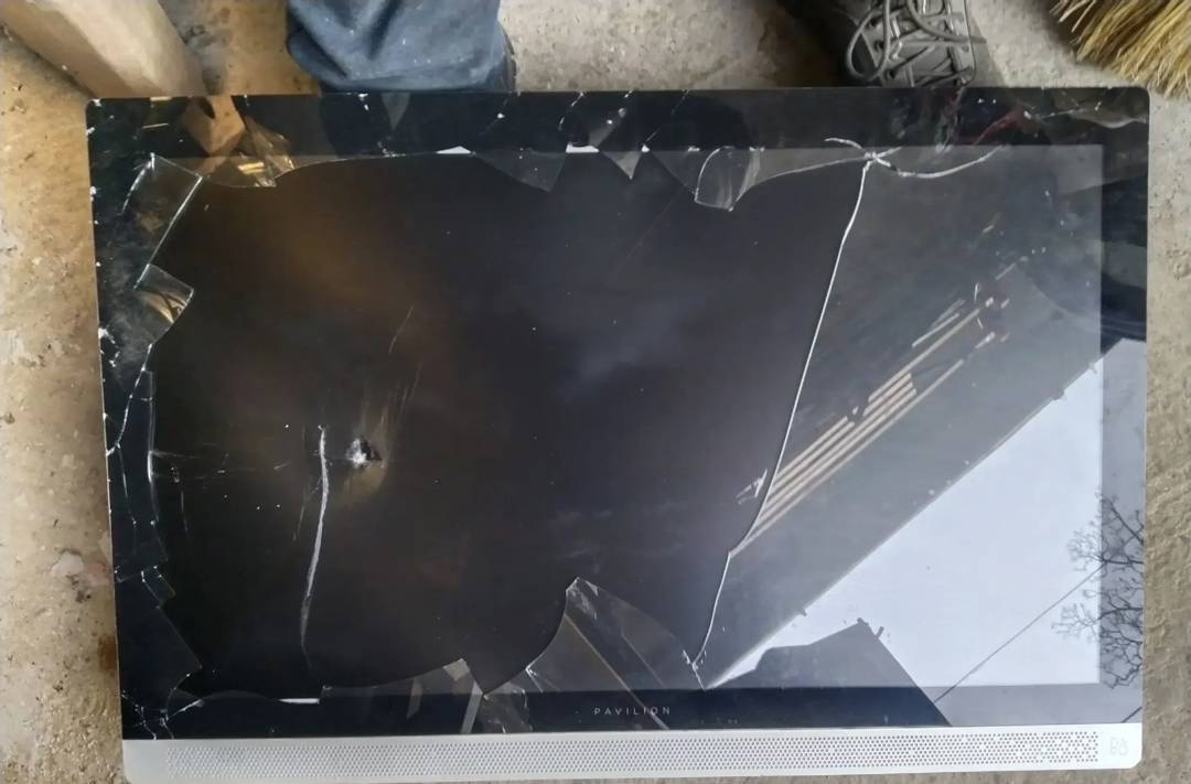 Računalo HP Pavilion 27-a127nz All-in-One (za dijelove)