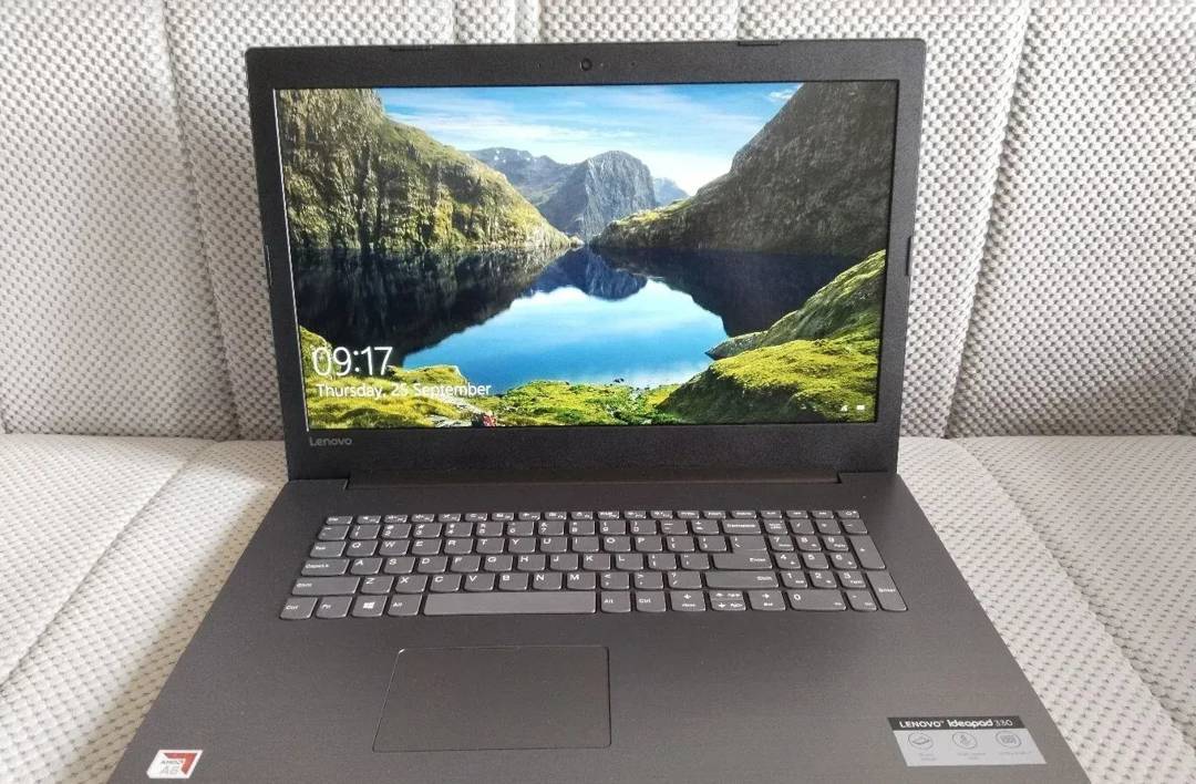 Laptop Lenovo IdeaPad 330-17AST — AMD A6, 4 GB RAM, 256 GB