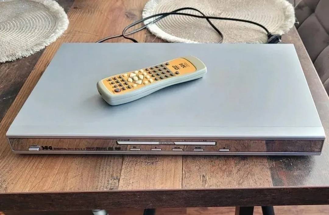 DVD-predvajalnik SEG DVX 538