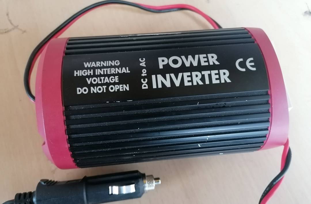 Инвертор на напрежение Sterling Power Products 12 V към 230 V 150 W