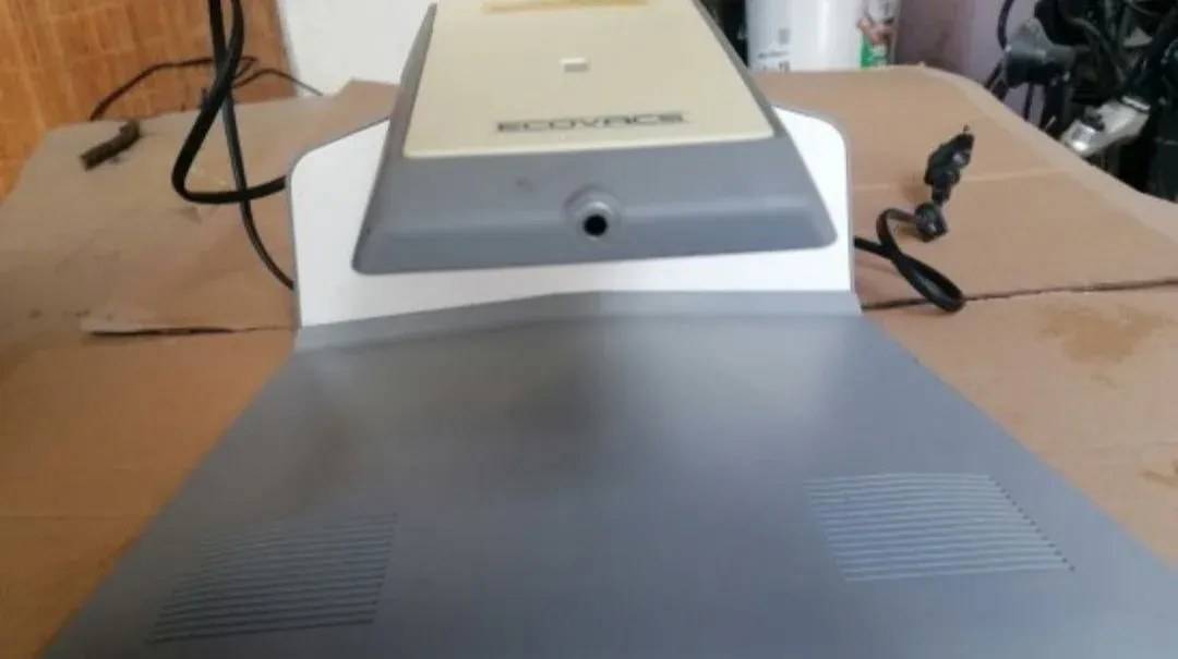 Podstavek in polnilnik za Ecovacs CH0713C
