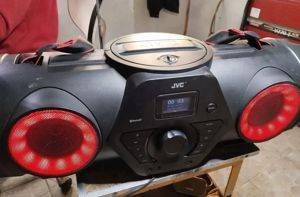 Boombox JVC RV-NB200BT (zaslon ne deluje) — Novi Sad
