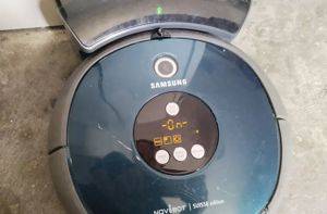 Robotski sesalnik Samsung Navibot SR8828 — Novi Sad