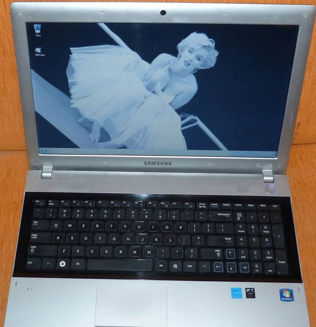 Laptop Samsung RV709 17,3" — Intel Core i5 2. gen, 8 GB RAM, 500 GB HDD