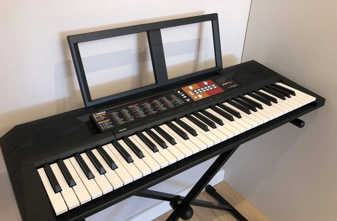 Aranžer klavijatura Yamaha PSR-F51, 5 oktava