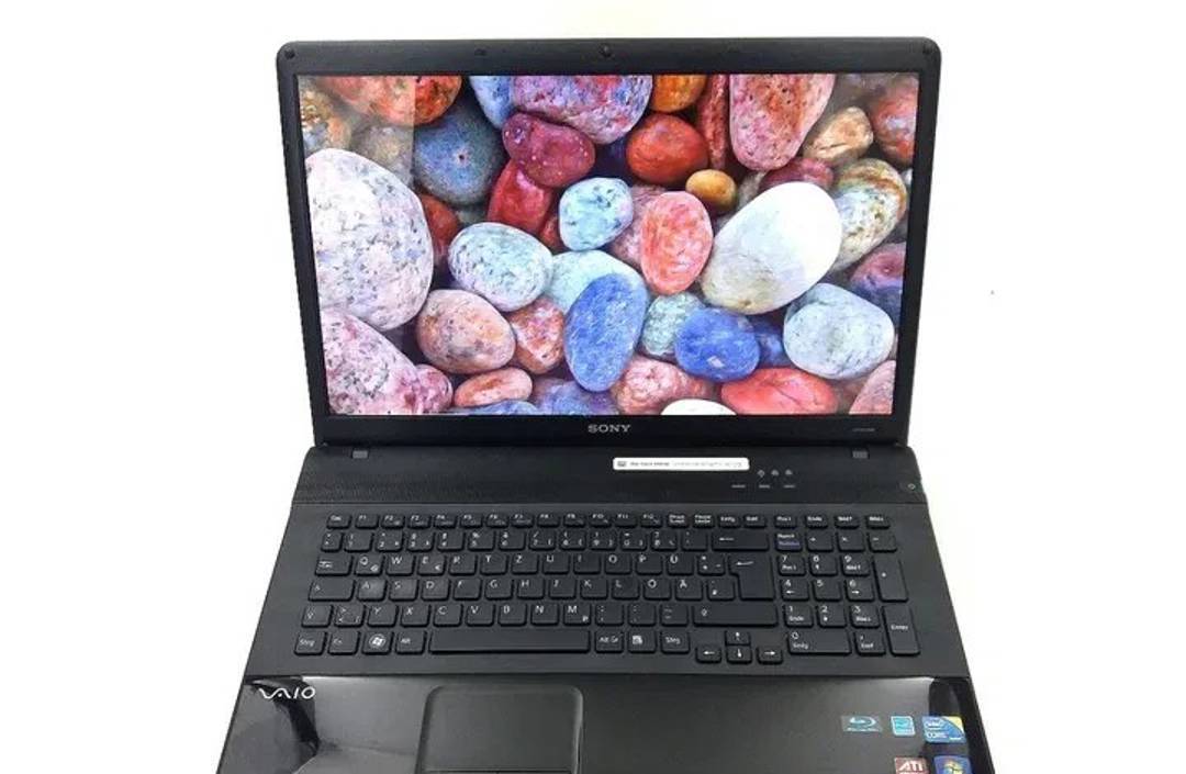 Laptop Sony Vaio PCG-91311M 17,3" — Intel Core i3 2. Gen., 4 GB RAM, 500 GB