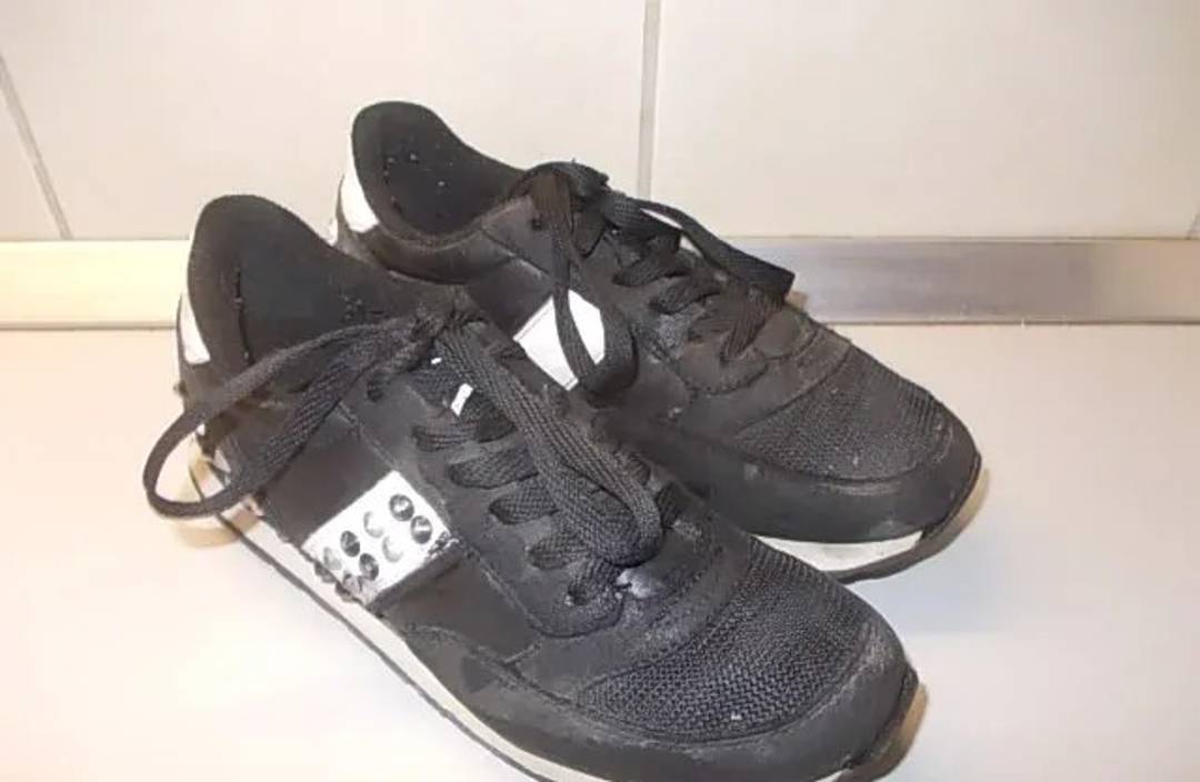 Primadonna-Sneaker mit Nieten, Gr. 37
