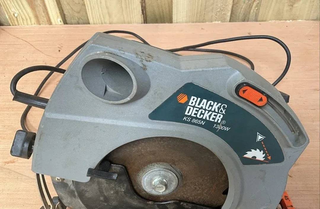 Black&Decker ručni cirkular 1300 W