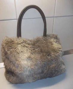 Pelztasche mit braunen Henkeln — Smederevo