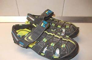 Geschlossene Fila-Sandalen mit Klettverschluss, Gr. 38 — Smederevo