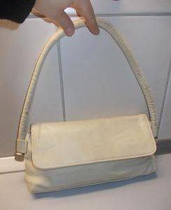 Damen-Clutch C. Osvaldo Bags 22x16x10 cm, cremefarben, mit Überschlag — Smederevo