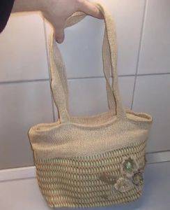 Beige gehäkelte Tasche mit Blume — Smederevo