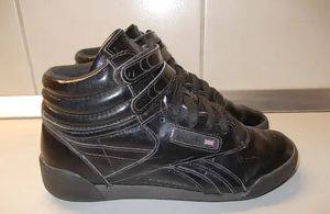 Hohe Reebok-Kinderturnschuhe, Gr. 32 — Smederevo