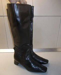 Hohe Lederstiefel, Größe 36 — Smederevo