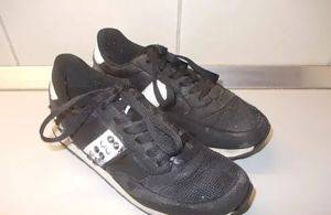 Primadonna-Sneaker mit Nieten, Gr. 37 — Smederevo