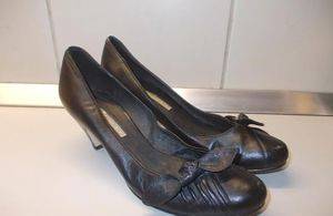 Damen-Lederschuhe mit Absatz von Buffalo London, Gr. 38,5 — Smederevo