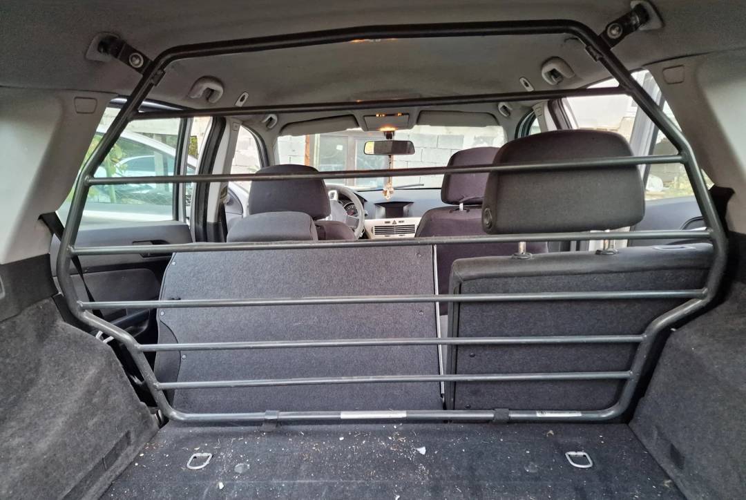 Pregrada gepeka za prevoz životinja Opel Astra H Caravan