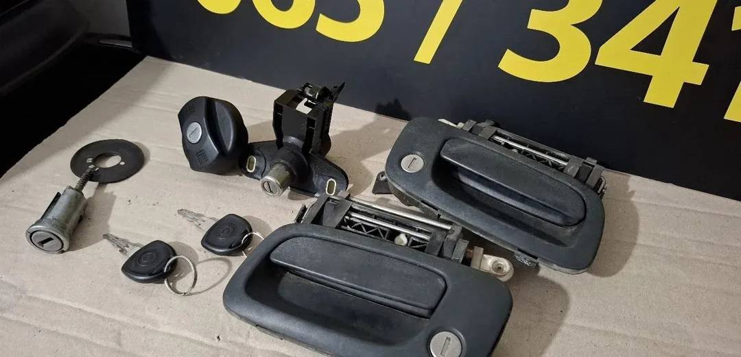 Set brava sa dva ključa Opel Astra G Hatchback
