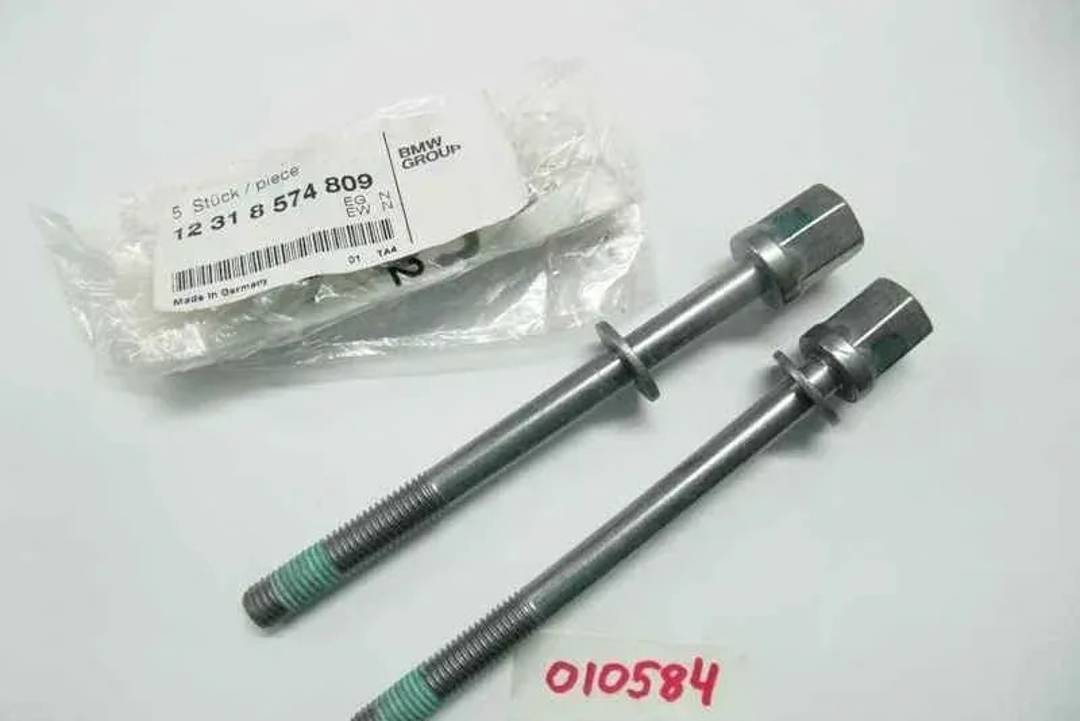 Болт за алтернатора BMW 1 E87, 3 E90, X5 E70, X6 E71 12 31 8 574 809