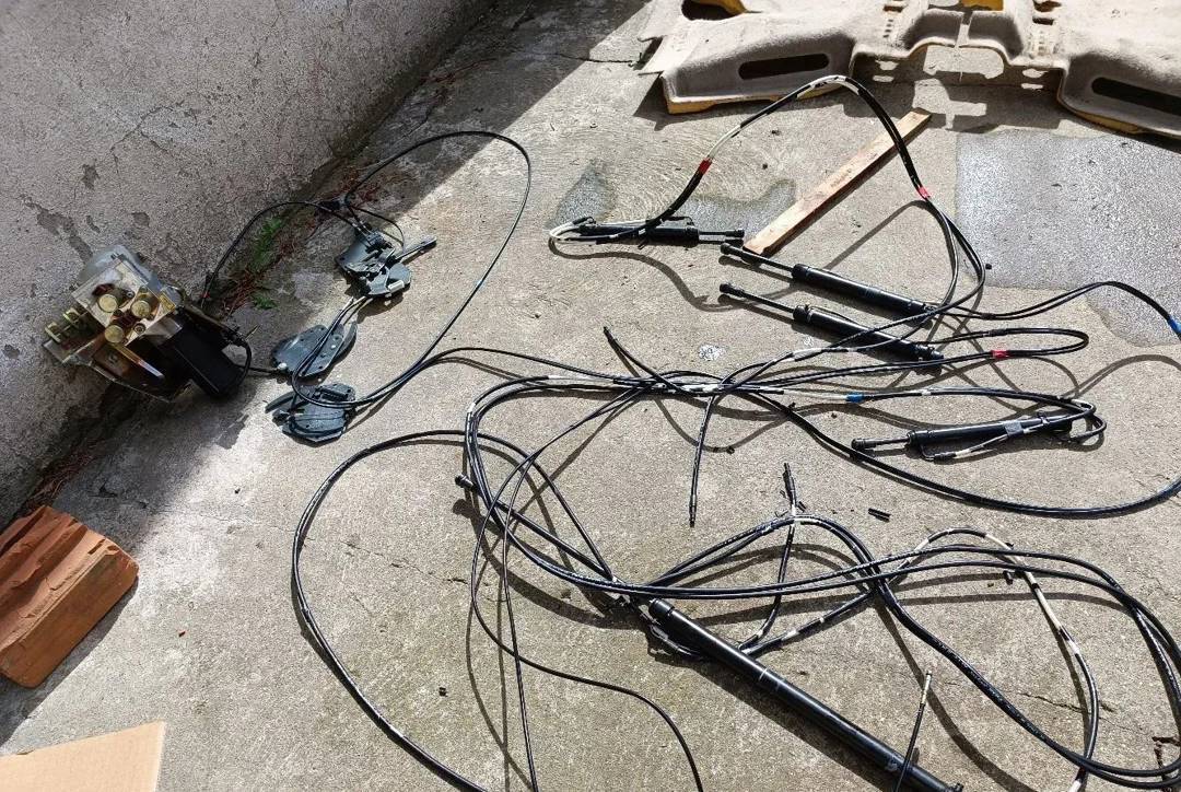 Hidraulika krova: pumpa, creva, cilindri Opel Astra G Bertone Cabrio