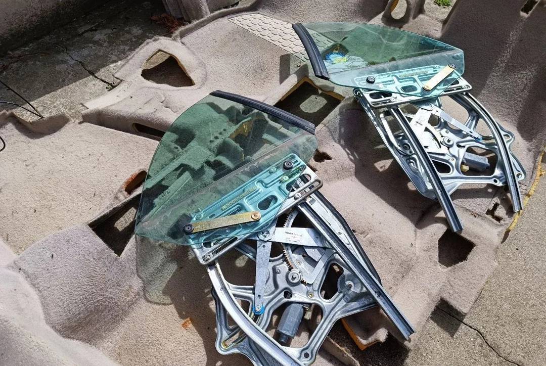Zadnje staklo i podizač stakla Opel Astra G Bertone Cabrio