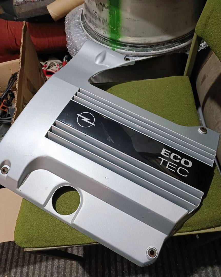 Plastični poklopac motora Opel Calibra V6 X25XE