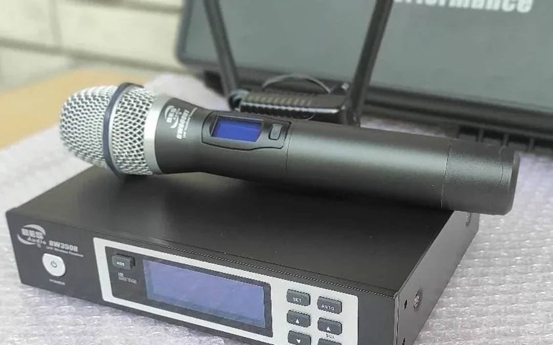 BES Audio BW350 bežični vokalni mikrofon UHF, 584–608 MHz
