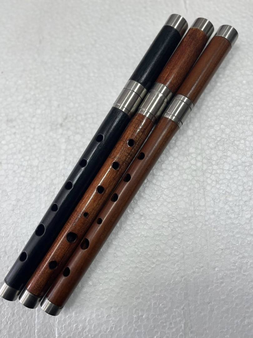Professional one-piece C flute with 3 metal rings, plum wood