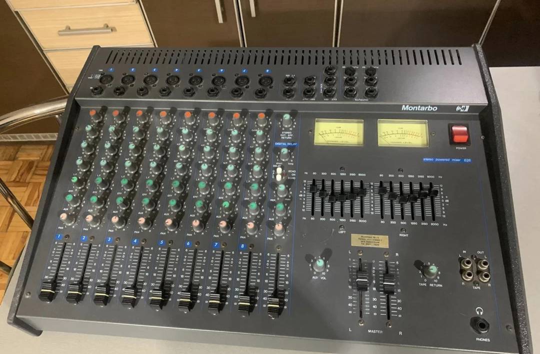 Mixer Montarbo 626 cu amplificare de 2 × 200 W, 8 canale