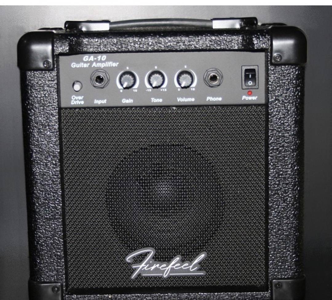 Kompakt gitárerősítő 10 W, 5" hangszóró (GM10)