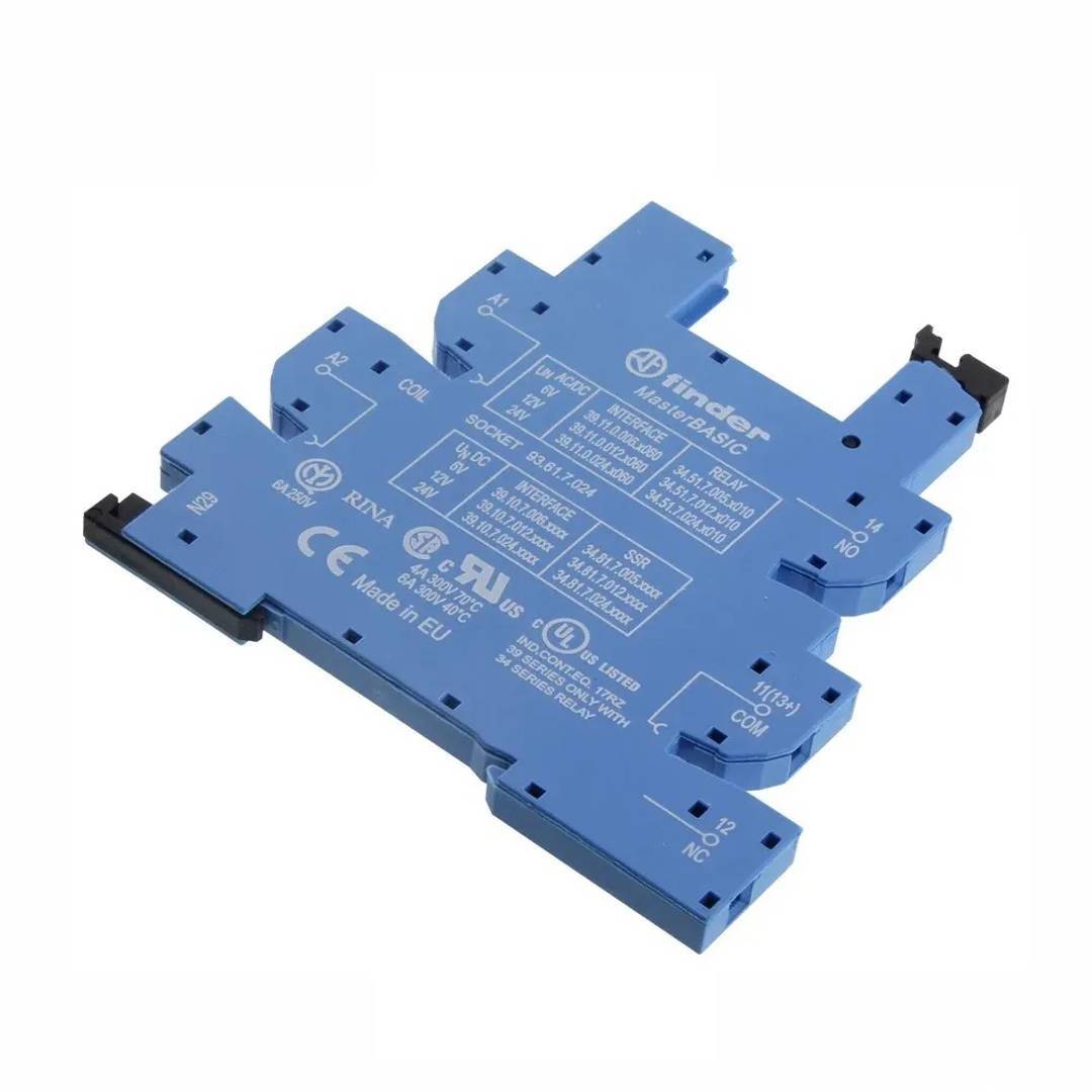 Socket for slim relays