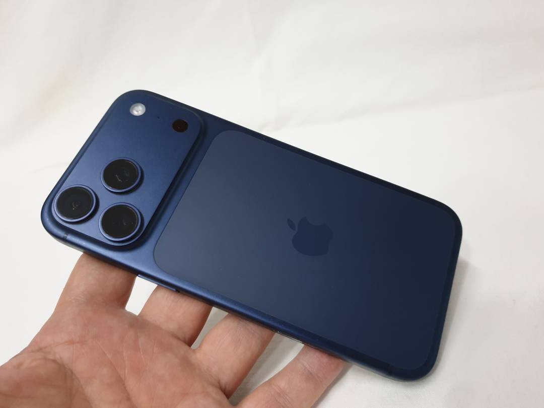 Apple iPhone 17 Pro Max 256GB-Extra, blau, Akkuzustand 100 %, 8 Monate Garantie