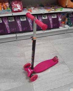 Дитячий самокат Maxi Scooter зі світними колесами — Šabac