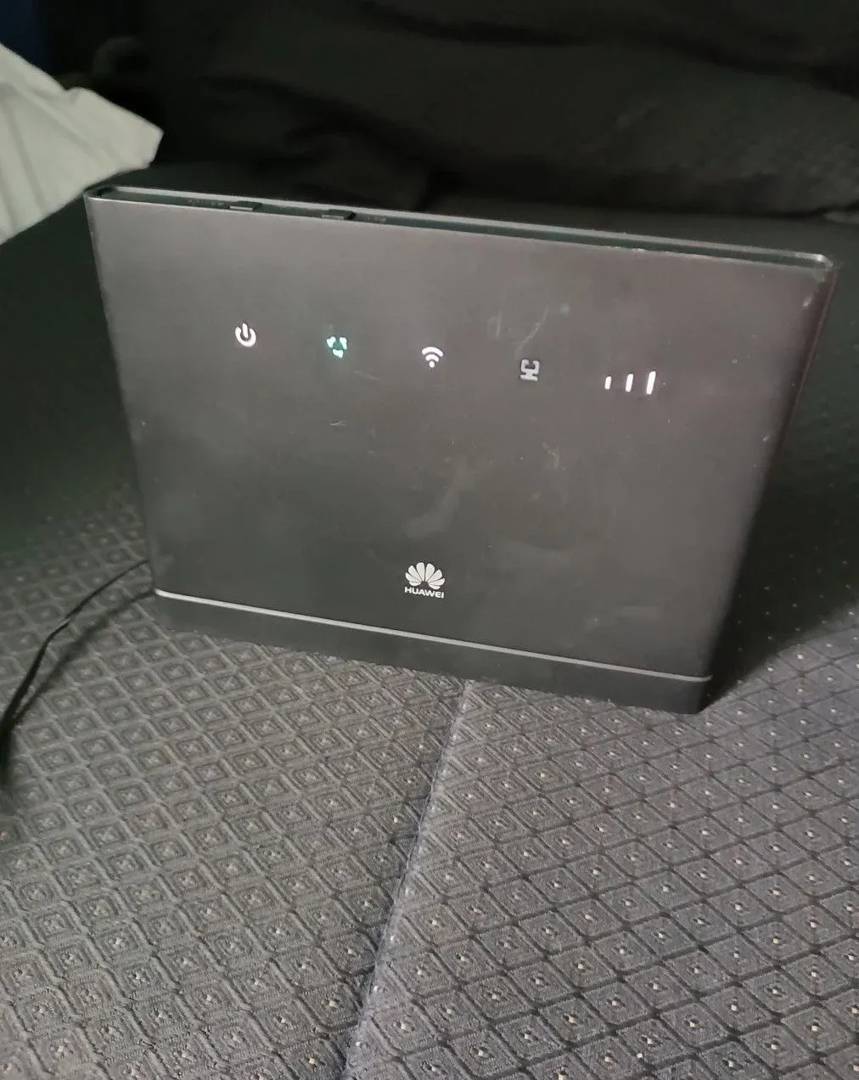 Huawei B315 4G LTE Wi-Fi router — unlocked, 4 × LAN, USB, up to 32 devices