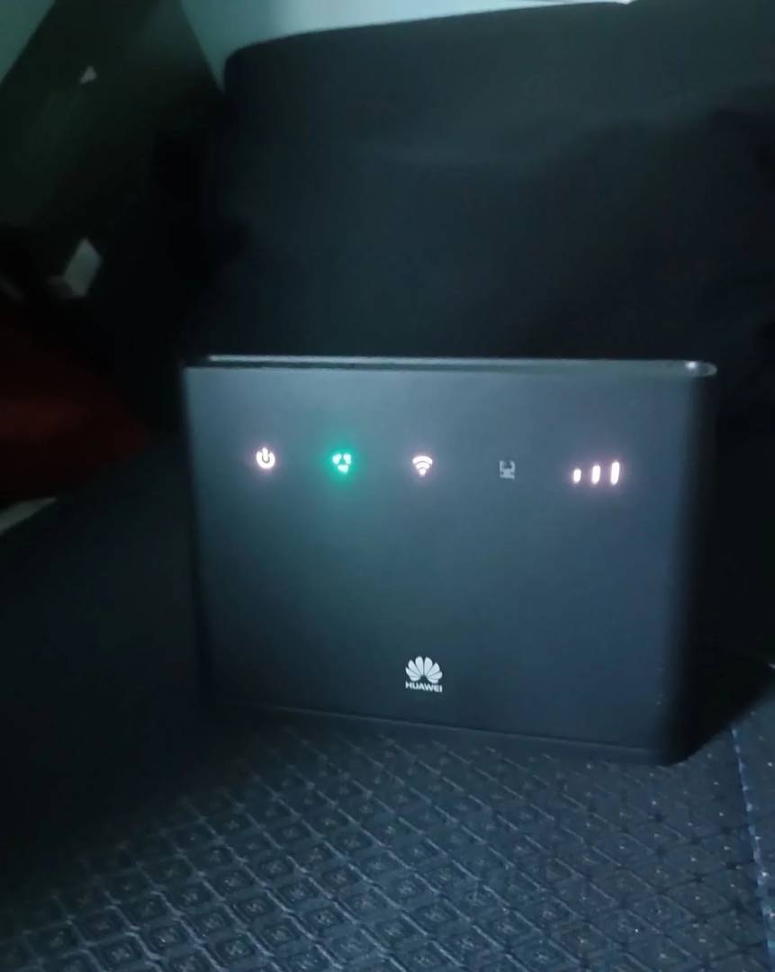 Wi-Fi ruter Huawei B310 4G LTE — otključan, LAN, do 32 uređaja