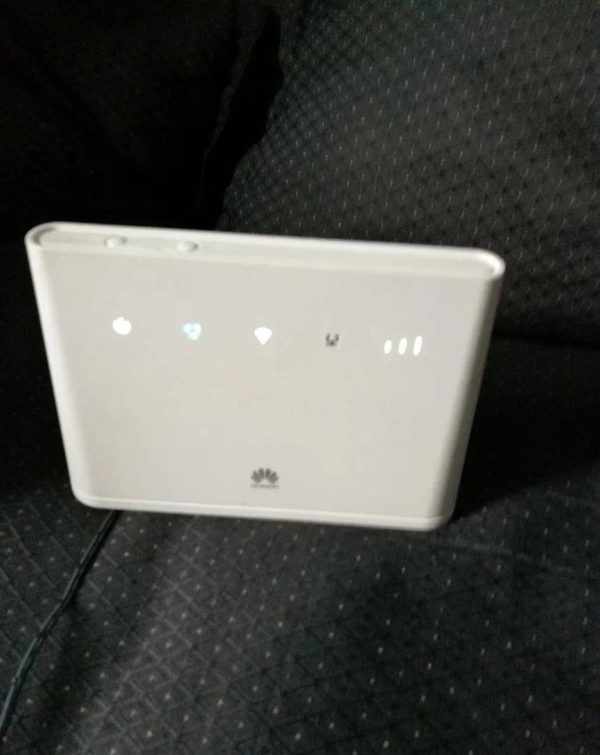 Wi-Fi ruter Huawei B311 4G LTE — otključan, LAN, do 32 uređaja