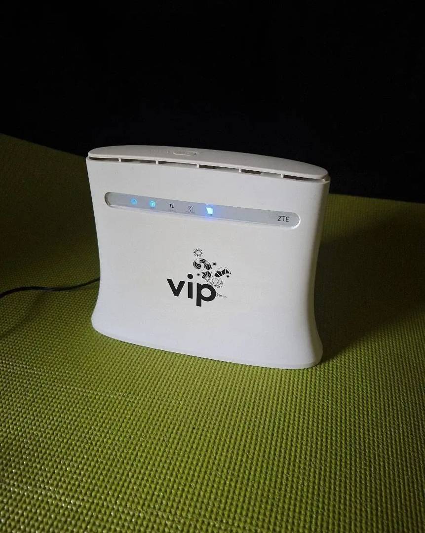Wi-Fi ruter ZTE MF283V 4G LTE — otključan, 4 × LAN, do 32 uređaja