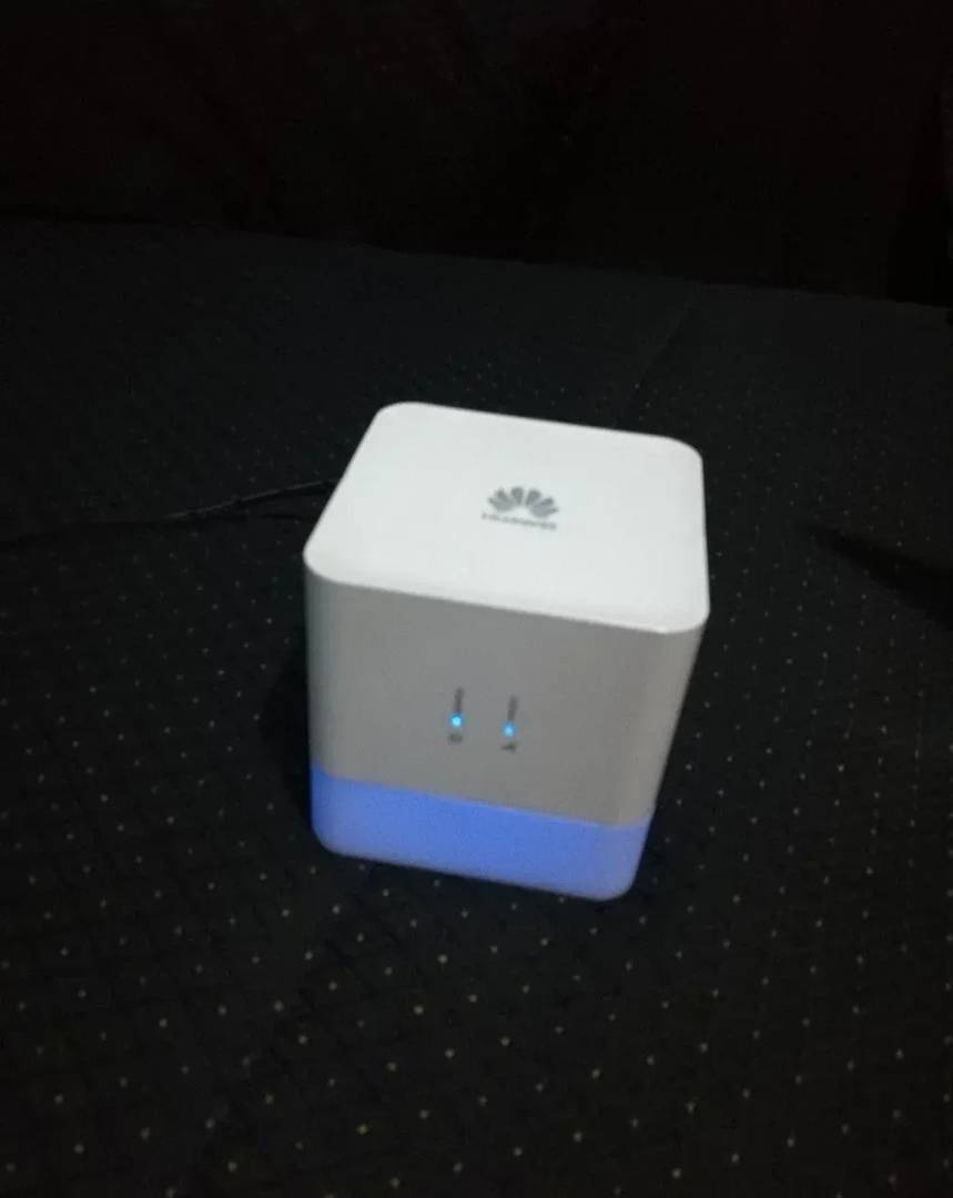 Huawei E8259Ws-2 3G Wi-Fi router — unlocked, up to 42 Mbps, up to 32 devices