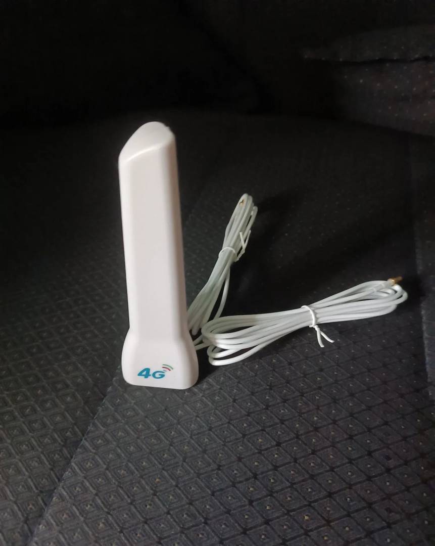 4G antena sa TS9 konektorima — 700–2700 MHz, kabl 2 m