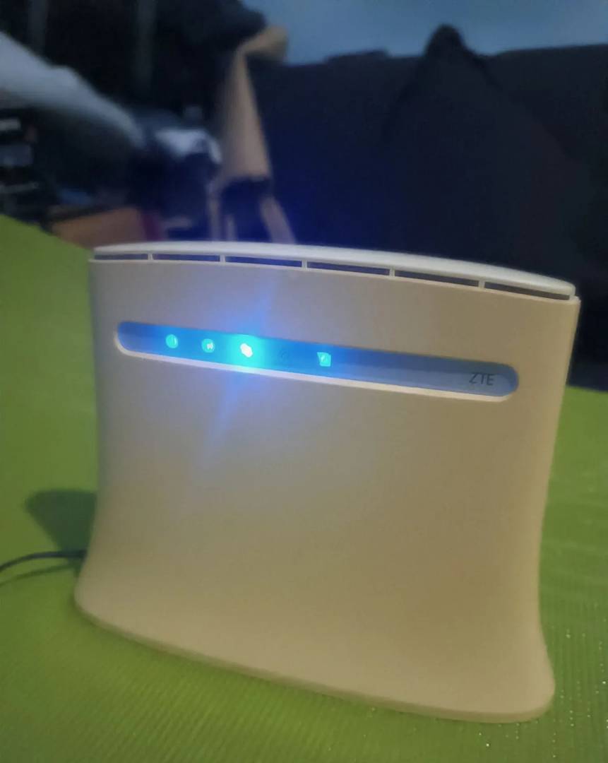 Wi-Fi ruter ZTE MF283+ 4G LTE — otključan, 4 × LAN, do 32 uređaja