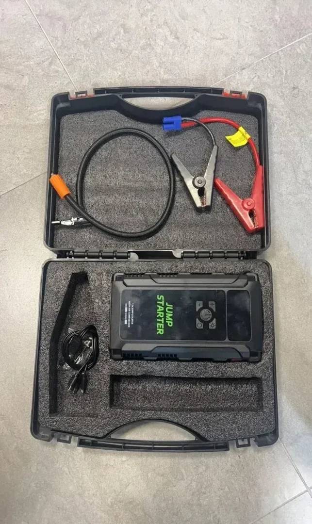 12 V car jump starter with built-in compressor, LED light and USB charging