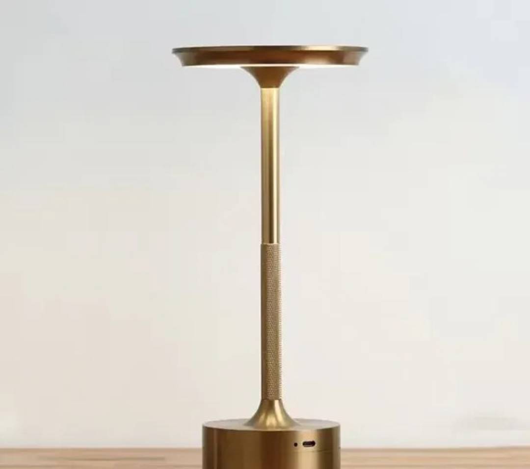Wiederaufladbare kabellose LED-Tischlampe mit einstellbarer Helligkeit