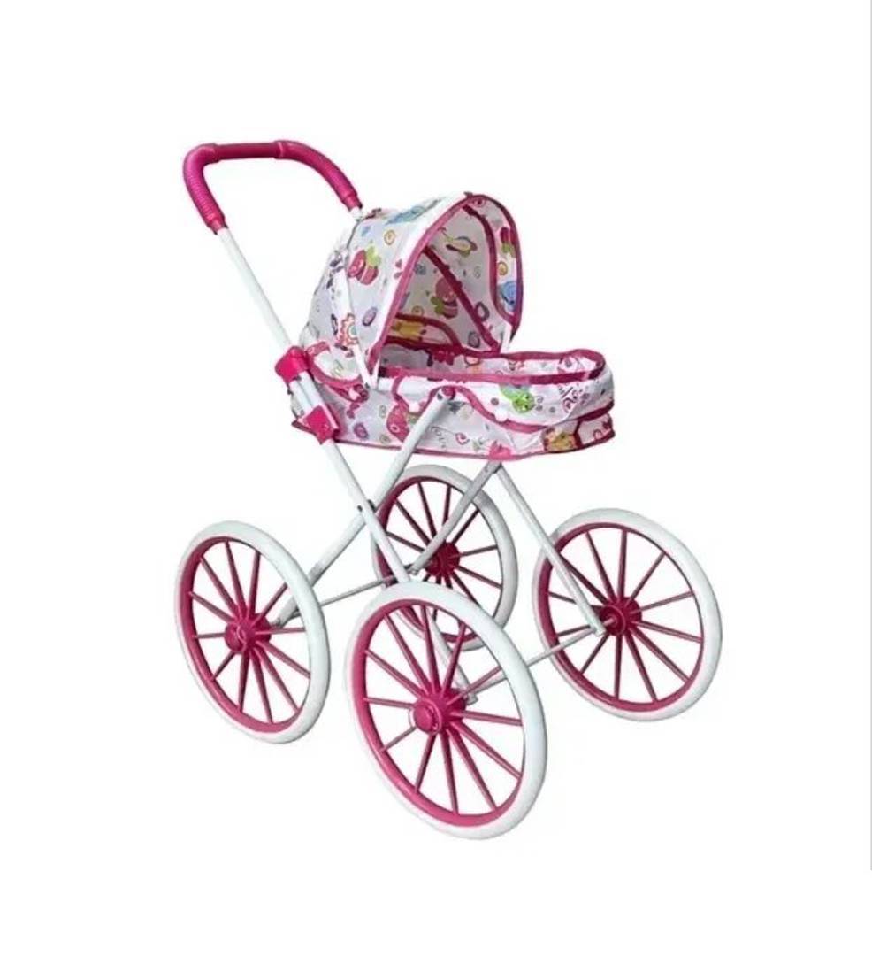 Puppenwagen mit Verdeck und großen Rädern